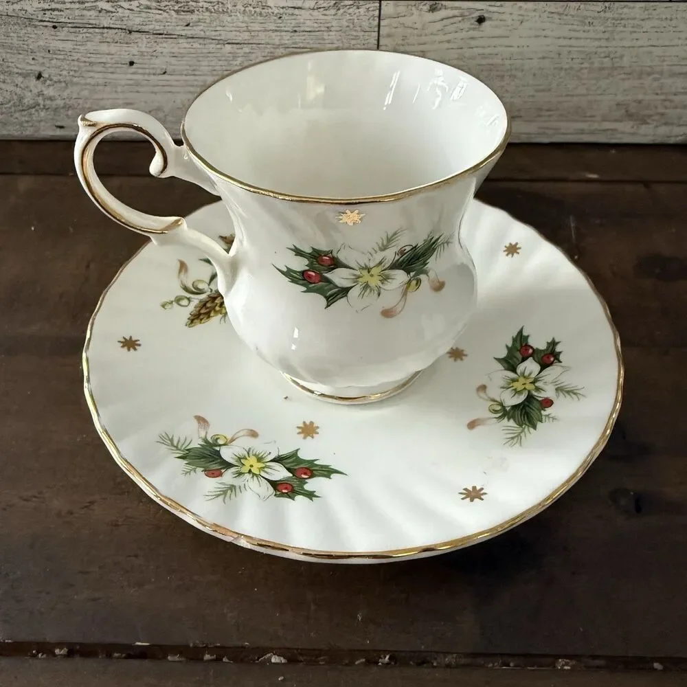 Royalty Noel Bone China Poinsettia Demitasse Or Child Tea Cup & Saucer England